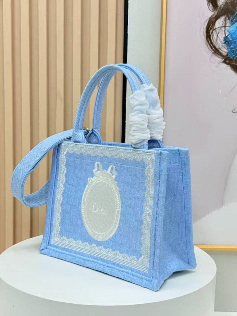 Classic DIOR Bag: A Stylish and Versatile Choice for Elegance